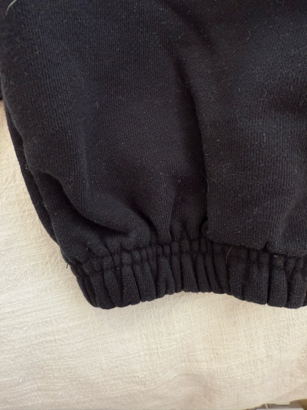 ALO Yoga Black Men's Jogger Sweatpants - Picture 3 of 3